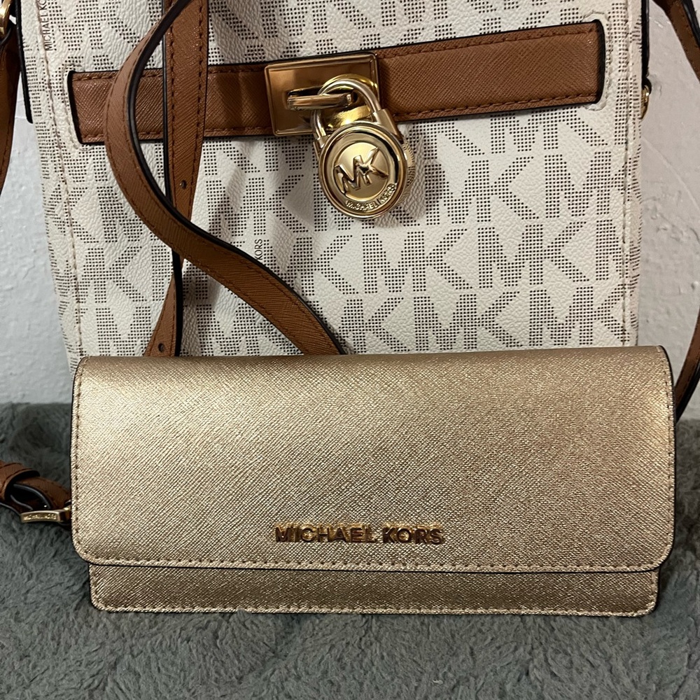 Michael Korse crossbody